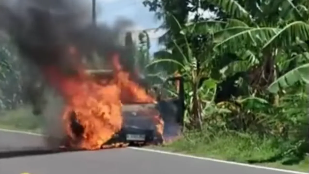 Mobil Pengangkut Uang Rp4,6 Miliar Terbakar di Polewali Mandar, Diduga Akibat Korsleting